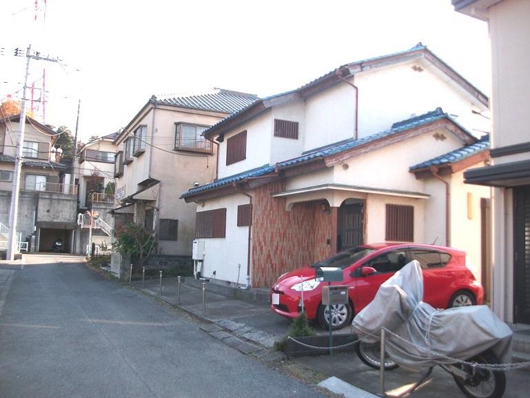 Local photos, including front road. Local (12 May 2013) Shooting