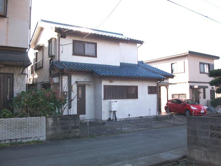 Local photos, including front road. Local (12 May 2013) Shooting