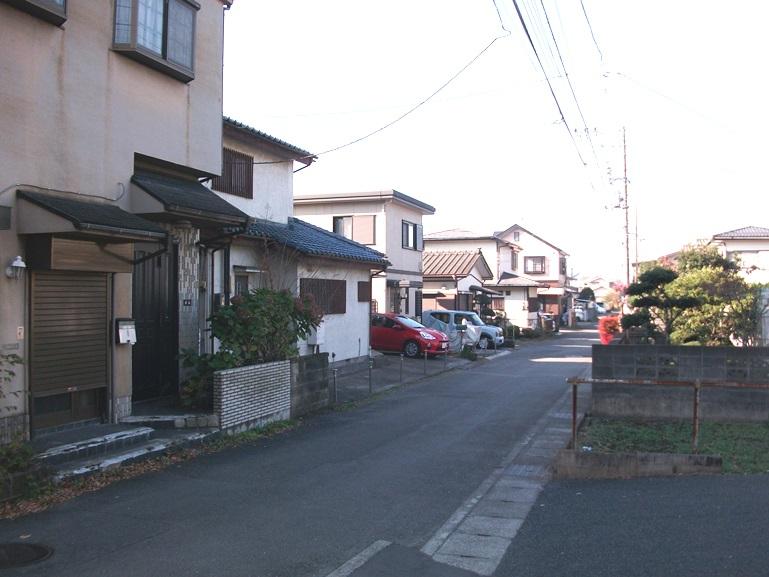 Local photos, including front road. Local (12 May 2013) Shooting