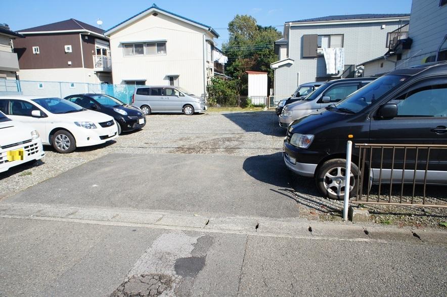 Local photos, including front road. Local (11 May 2013) Shooting