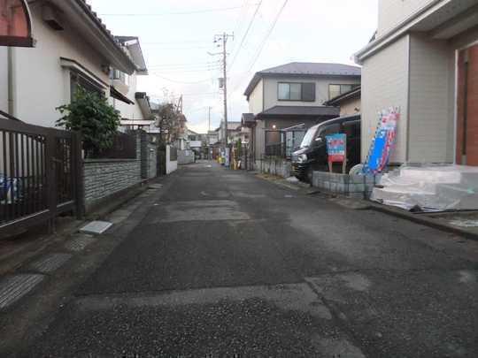 Local photos, including front road. Frontal road