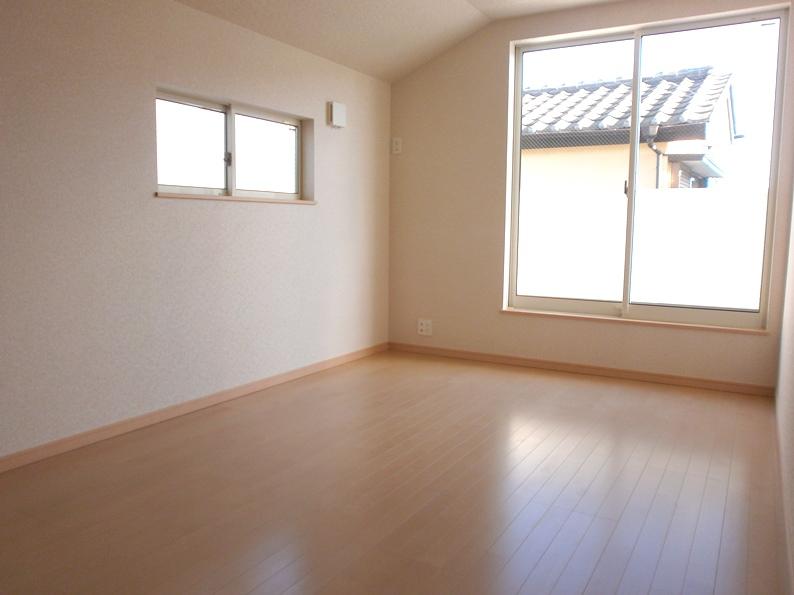 Non-living room. 1 Building