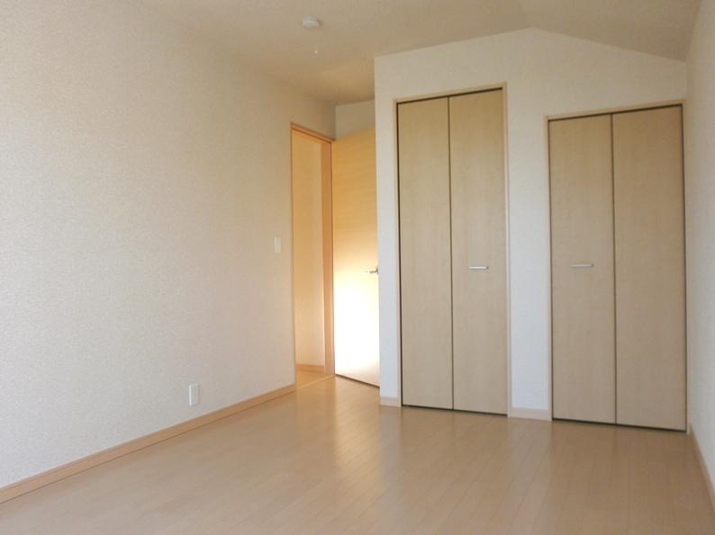 Non-living room. 1 Building