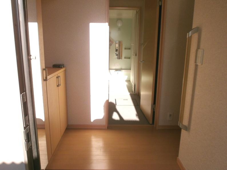 Entrance. 1 Building