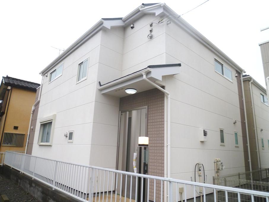 Local appearance photo. 1 Building