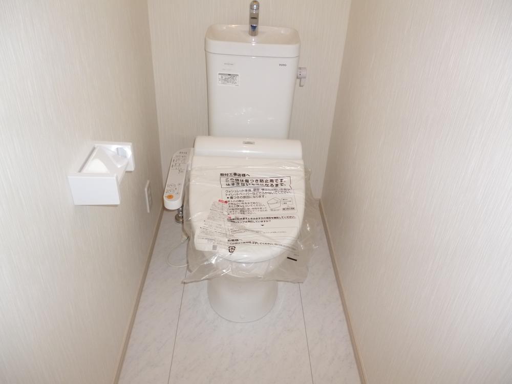 Toilet. Indoor (11 May 2013) Shooting