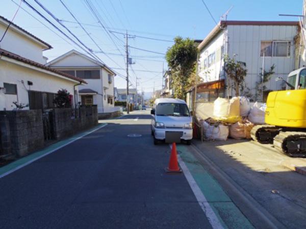 Local photos, including front road. Local (12 May 2013) Shooting