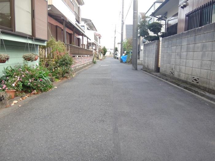 Local photos, including front road. Local (12 May 2013) Shooting