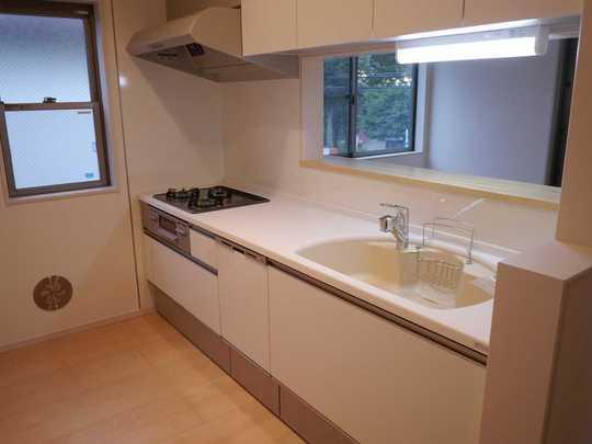 Kitchen. Dishwasher ・ All-in-one water purifier ・ Floor sliding door with storage system Kitchen