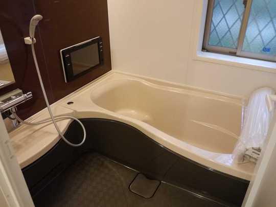 Bathroom. Bathroom 16 inches TV ・ Heating function with dryer