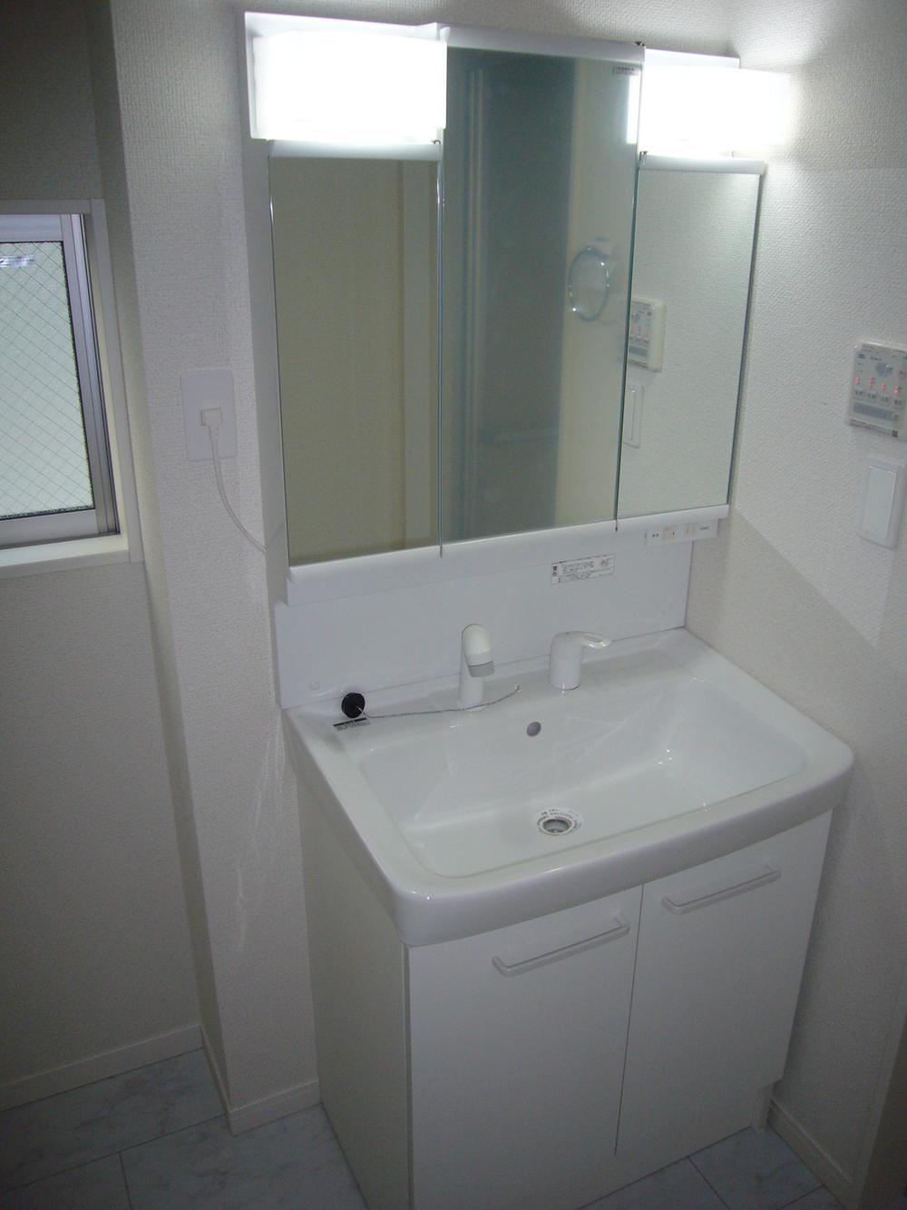 Wash basin, toilet. Indoor (12 May 2013) Shooting