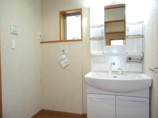 Wash basin, toilet. bathroom