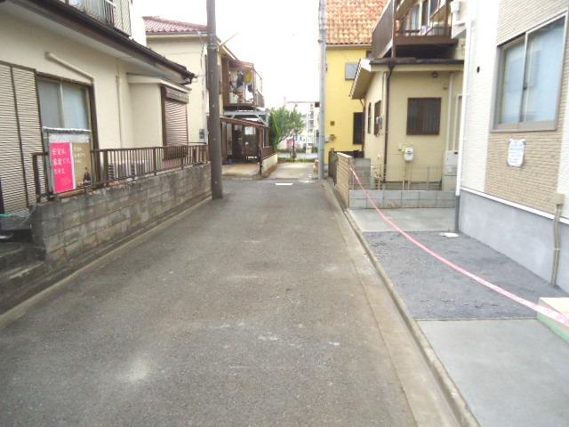 Local photos, including front road. Frontal road