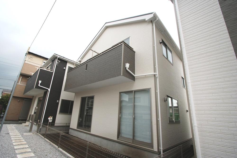 Local appearance photo. Local (10 May 2013) Shooting