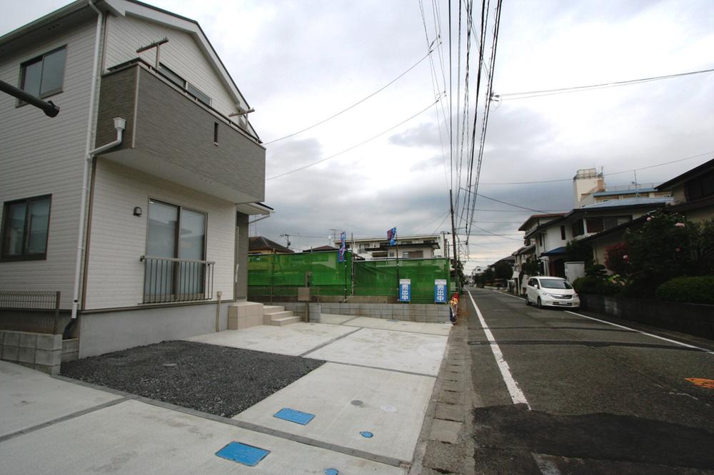 Local photos, including front road. Local (10 May 2013) Shooting