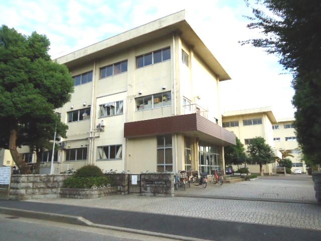 Junior high school. Kamitsuruma 650m until junior high school