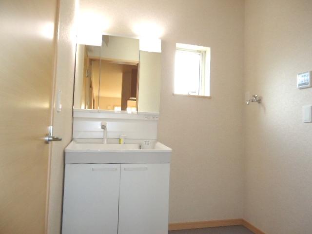 Wash basin, toilet. 1 Building bathroom