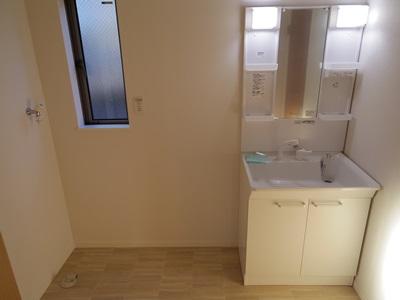 Wash basin, toilet. Indoor (11 May 2013) Shooting