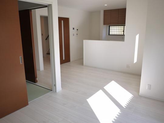 Same specifications photos (living)