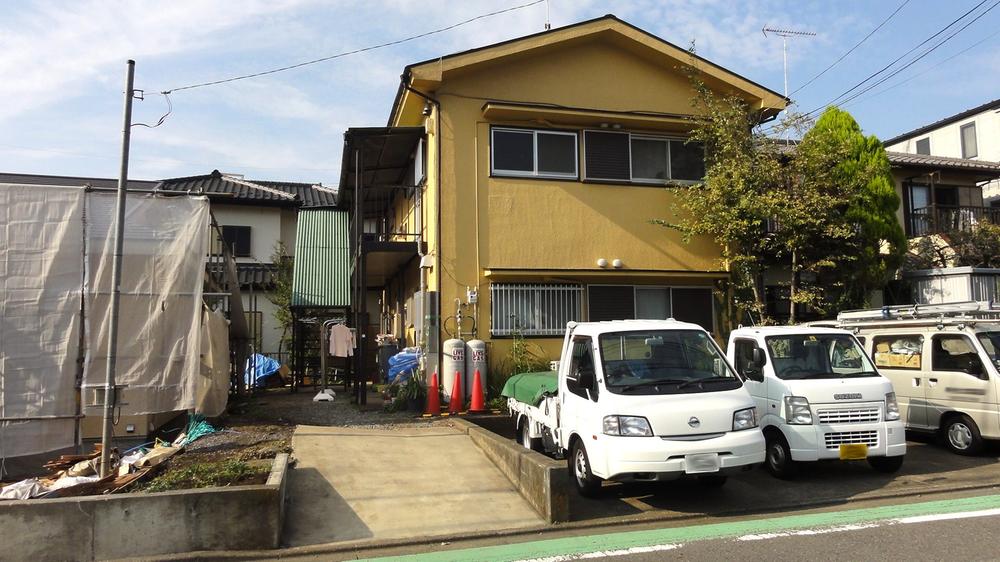 Local photos, including front road. Local (10 May 2013) Shooting