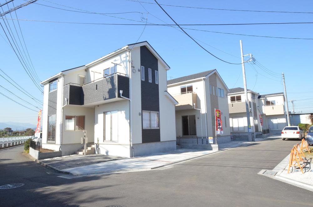 Local appearance photo. Good per sun, Bright development subdivision ☆