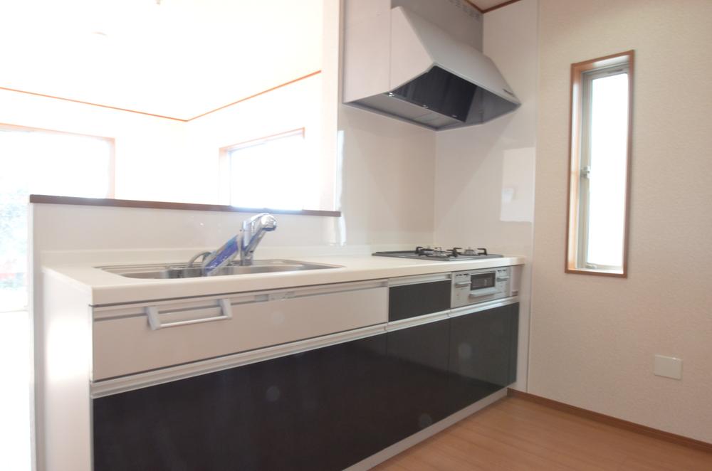 Kitchen. Face-to-face kitchen, you can enjoy a conversation with your family while cooking