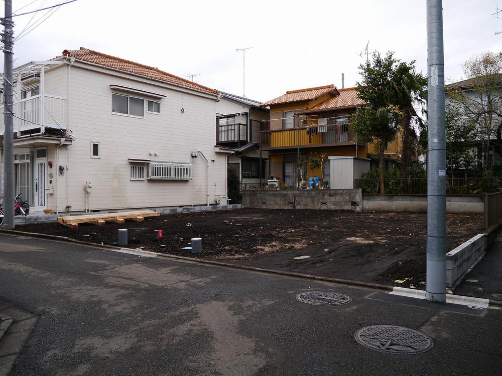 Local photos, including front road. Is also a good many living environment also commercial facilities around in a quiet residential area of Higashi-Rinkan Station 8-minute walk.