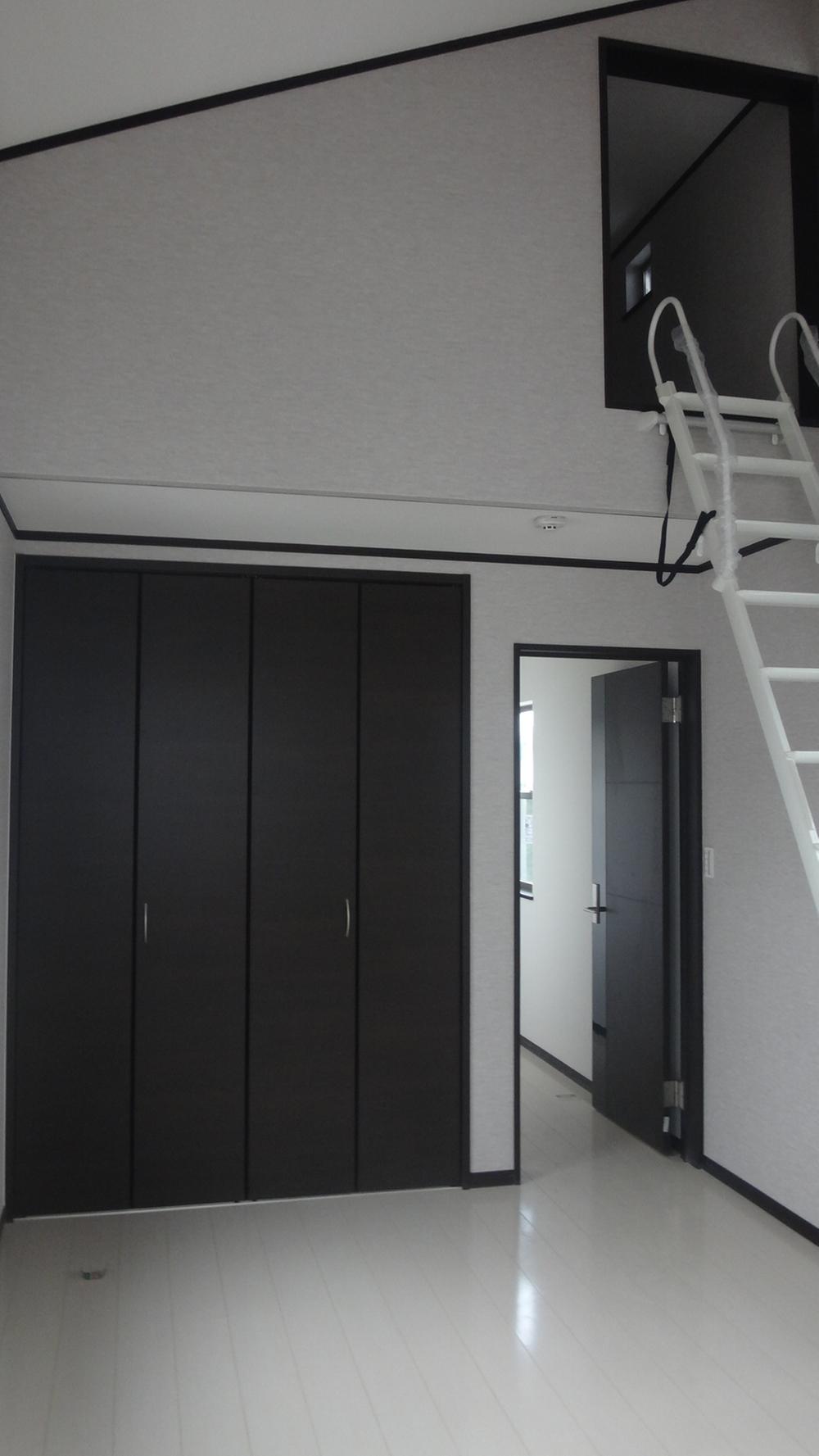 Other introspection. Western style room loft