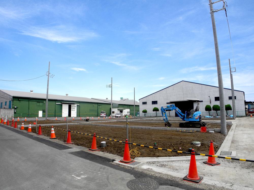 Local photos, including front road. It is a quiet local. but, It is very convenient environment for life.