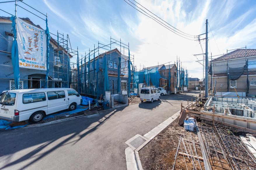 Local photos, including front road. All 17 compartments development subdivision of