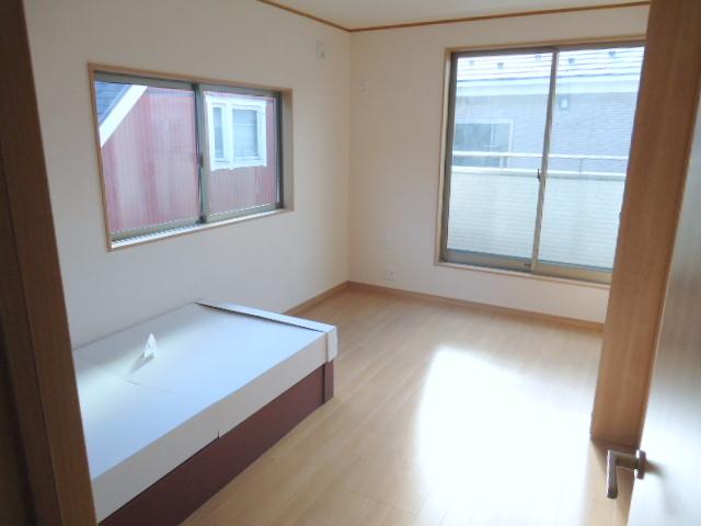 Non-living room. Indoor (12 May 2013) Shooting