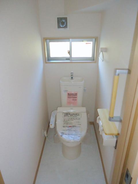 Toilet. Indoor (12 May 2013) Shooting