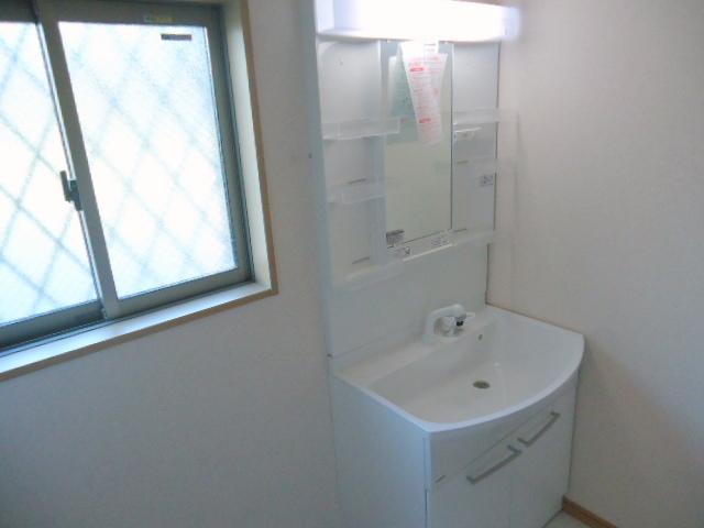 Wash basin, toilet. Indoor (12 May 2013) Shooting