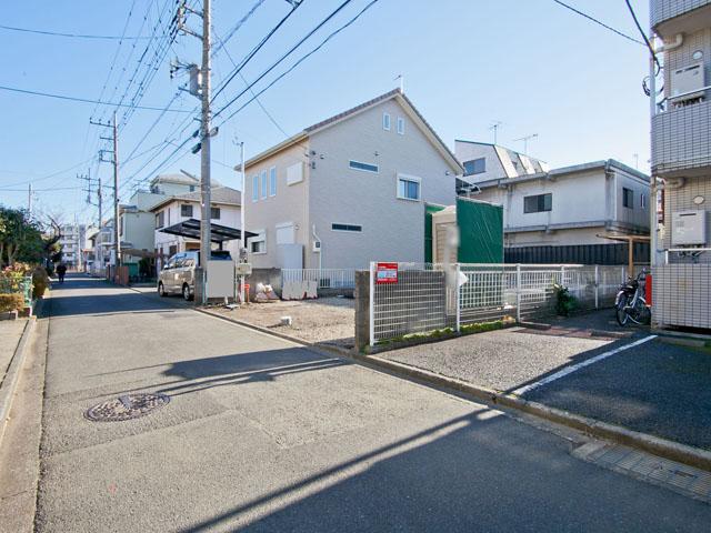 Local photos, including front road. Local (12 May 2013) Shooting