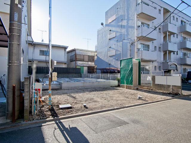 Local photos, including front road. Local (12 May 2013) Shooting