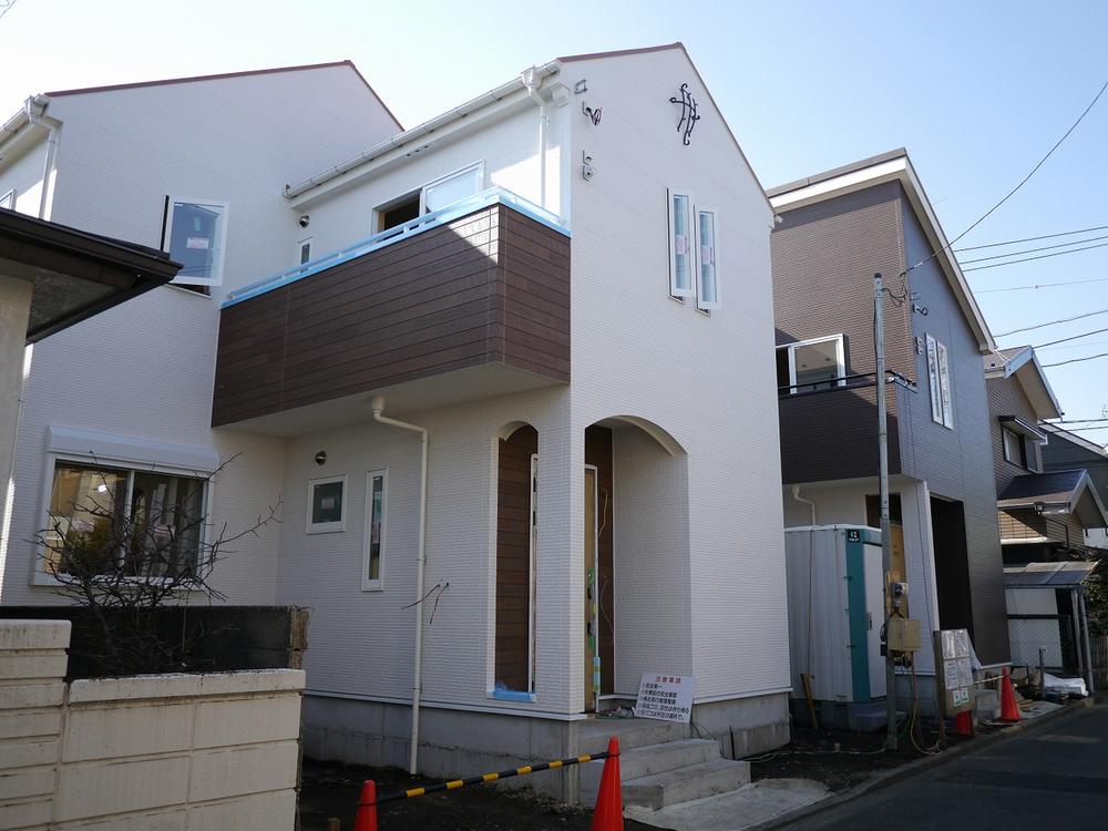 Local appearance photo. Living environment is also good in a quiet residential area of the Sagami-Ono Station walking distance. There is a sense of relief there is a blow to the large living.
