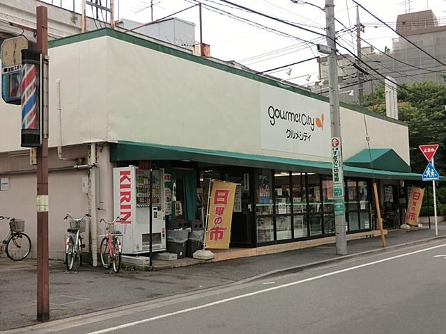 Supermarket. 500m to gourmet City Kanto Unomori shop