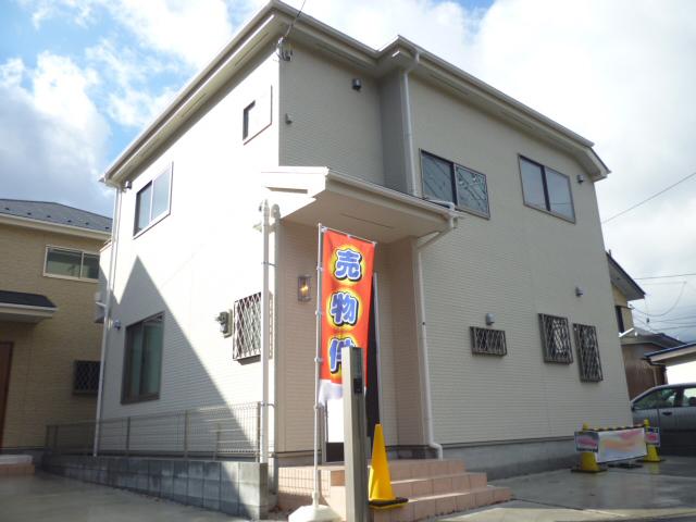 Local appearance photo. Is the appearance of 1 Building. We are proudly standing.