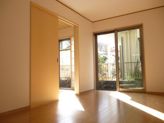 Living. Is the living of Building 2.