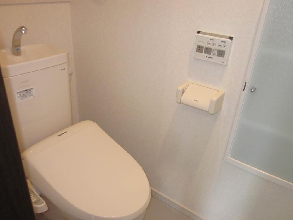 Toilet. Indoor (July 2013) Shooting