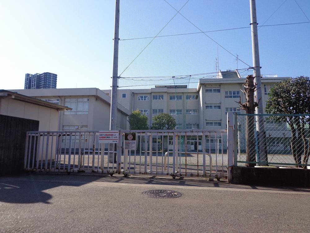 Junior high school. 1042m to Sagamihara City Taniguchi junior high school