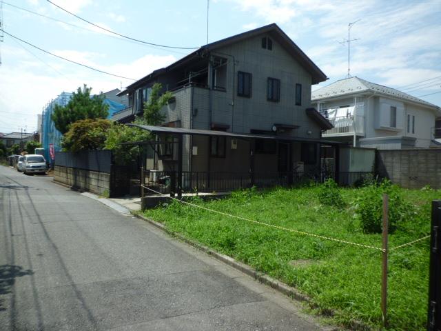 Local photos, including front road. Small front road the car street