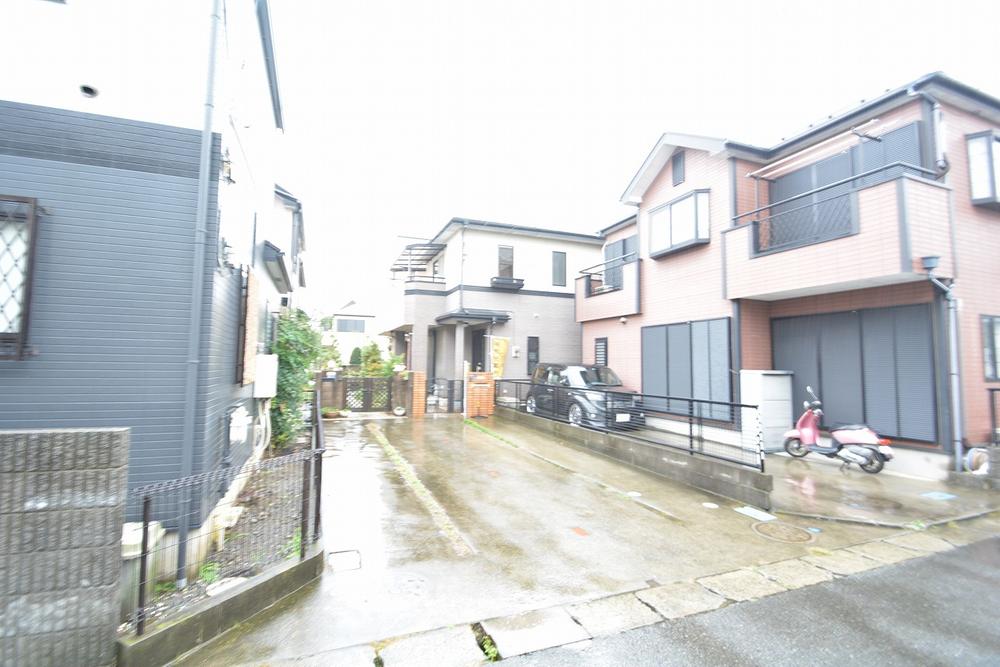 Local photos, including front road. Car space 2 units can be