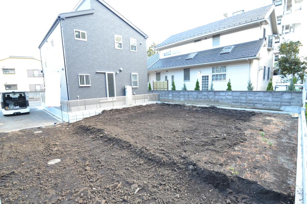 Local photos, including front road. Local (12 May 2013) Shooting