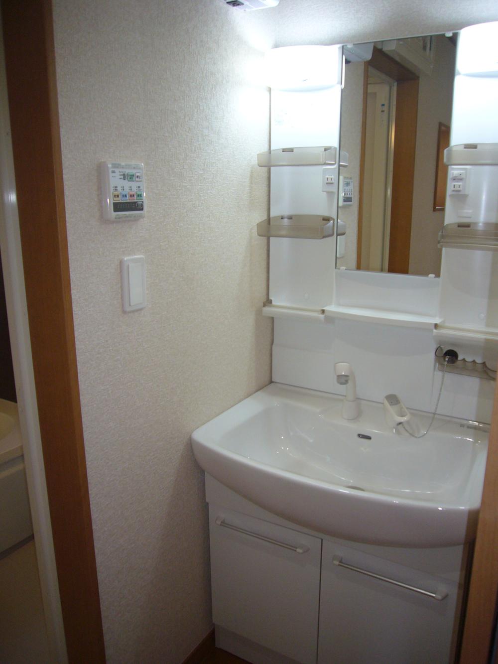 Wash basin, toilet. Indoor (11 May 2013) Shooting