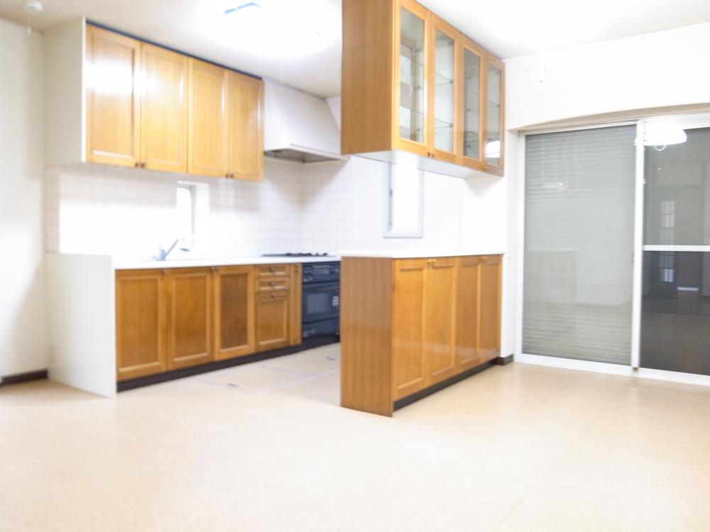 Kitchen. ☆ Is a cupboard with tableware can also be accommodated ☆
