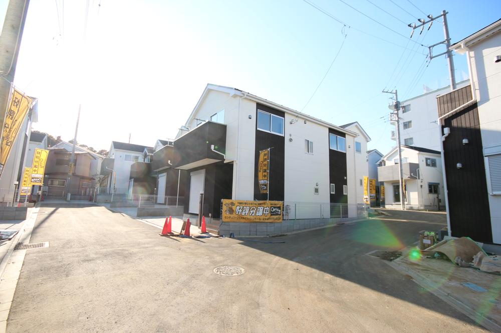 Local photos, including front road. Local (12 May 2013) Shooting