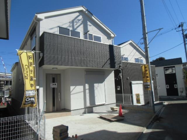 Local appearance photo. Local (12 May 2013) Shooting