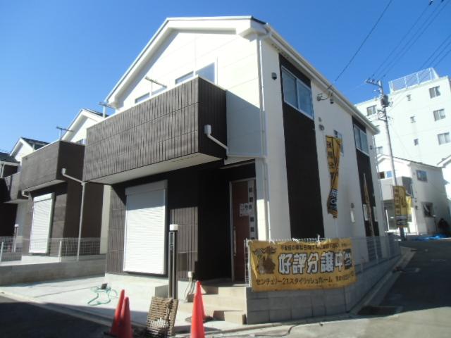 Local photos, including front road. Local (12 May 2013) Shooting 11 Building