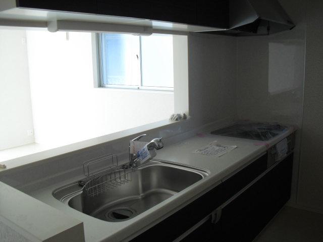 Kitchen. Local (11 May 2013) Shooting